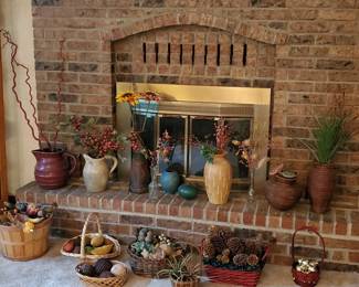 Decorative vases.