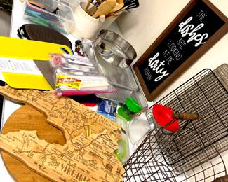Hundreds of high-quality, clean kitchen items