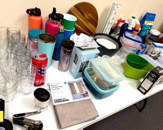 Hydro flasks, many kitchen items, all clean And ready for your home