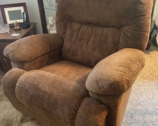 2 of 2 lazy boy recliners