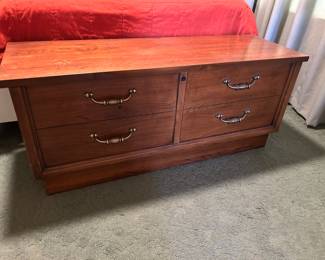 Lane cedar chest