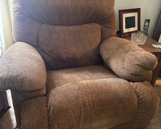 One of 2 lazy boy recliners