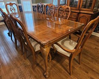 Chippendale-Style Table w/ 2 Leaves & Table Pad