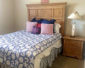 queen headboard and nightstand w/lamp