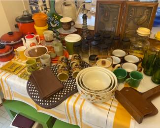 Lots of 70s dishes/decor