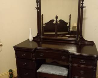 Harper Furniture Company of Lenoir, mahogany bedroom suite. Harper became Broyhill in the 1920s.