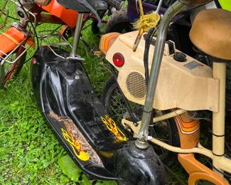 Battery operated electric scooter