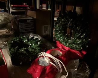 Vintage Lighted Wreaths ceramic