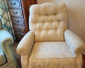 Recliner wall hugger