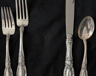 8 four piece place settings. Dinner size.