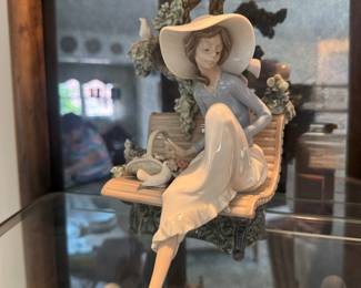 Lladro Porcelain Figurine Sunday in the Park