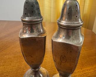 Sterling Silver Salt & Pepper Shakers (90gms / pr)