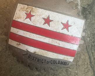 Vintage Car Grill Badge featuring the flag of the District of Columbia