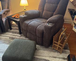 Lay-Z-Boy Electric Recliner (Excellent Condition)
