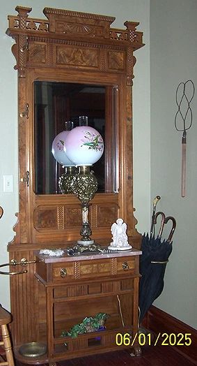 Victorian hall tree, Banquet lamp