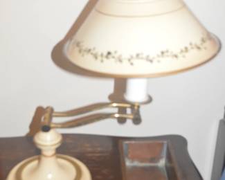 Cantilever lamp
