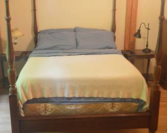 Queen size four poster bed