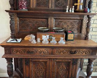 Beautiful large dark oak sideboard/buffet