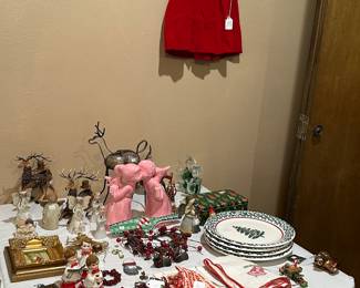 Table with Christmas decorations