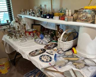 Nice variety of collectibles, pine cones, etc