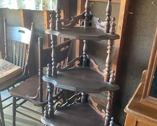 Corner display shelf