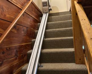ACORN Superglide 130 Straight Stairlift in Great Condition (Must Disassemble) *1/2 Off of Retail