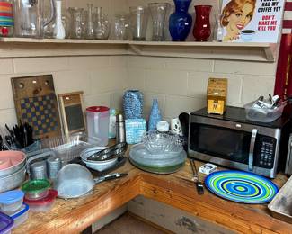 Hamilton Beach Microwave/Vases/Kitchenwares