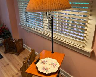 Wood End Table Lamp w/Magazine Rack