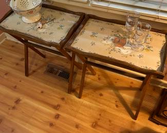 Vintage Marmalade TV Trays/Glass Mugs/Strainer