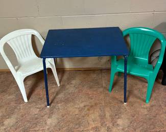 Kids Table & Chairs