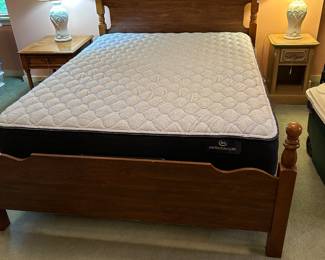 Vintage Queen Size Bed/Like New Serta Perfect Sleeper Mattress/Solid Oak Side Table