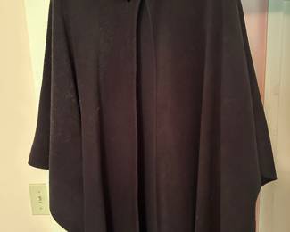 Worthington Ladies Black Cape w/Faux Fur Collar