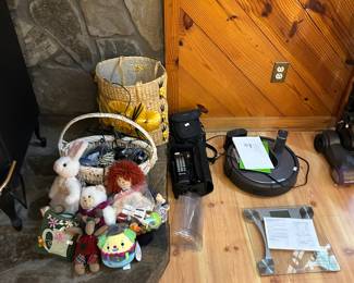 Roomba Vacuum/Bathroom Scale/Bag Cell Phone/Raggedy Ann Doll