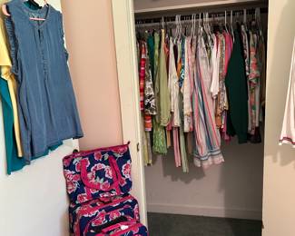 Ladies Clothing/New Directions Luggage Set