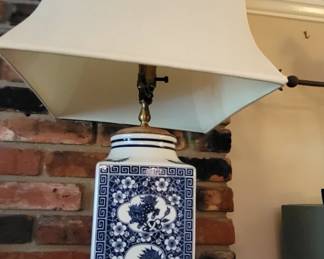 Blue and white porcelain lamp