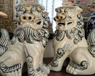 Foo dogs