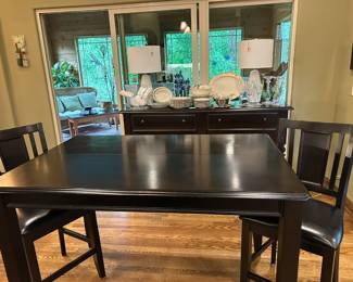 Ashley Furniture Table w/Butterfly leaf and 6 Chairs (2 additional chairs available to make 8 if desired)