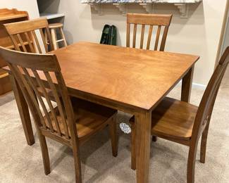 Steve Silver Table and 4 Chairs
