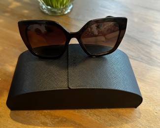 Prada sungasses- like new