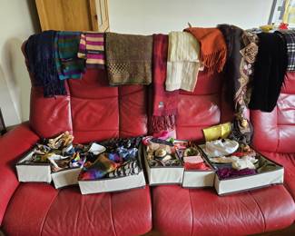 Scarves. Ekrones Leather recliner Sofa
