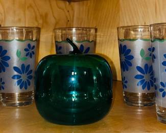 Fun Daisy Glassware ~Blenko Apple