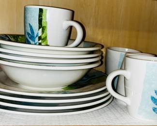 Soup & Sandwich & Snacks for 4 ( Match nicely with the Pfaltzgraff green & Blue stripe)