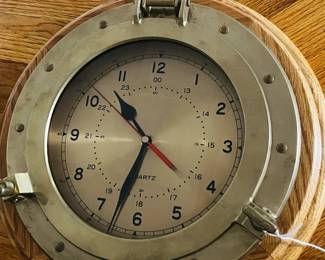 Wooden Antique Maritime Porthole clock ~ oak & brass ~ it works !