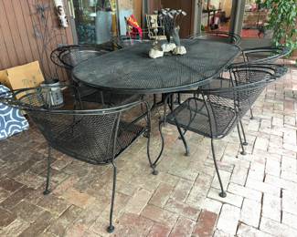 Woodard Briarwood Daisy Barrel 7-pc wrought iron patio set, vintage