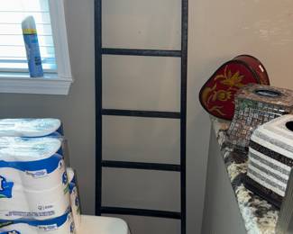Wooden ladder rack