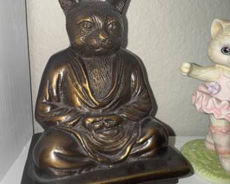 Bonze Buddha cat