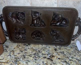 Cast iron kitty baker