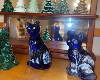 LOVE these cobalt blue Fenton cats