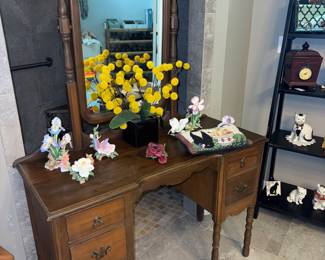 Antique ladies vanity