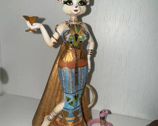 Margret Le Van Alley cat KITTYPATRA Queen